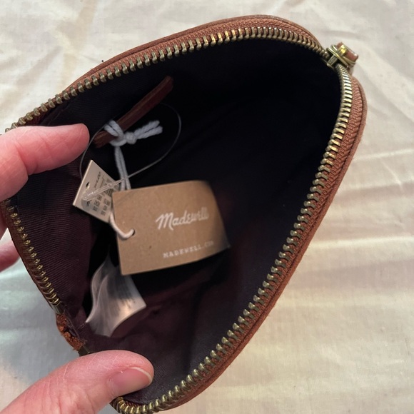 Madewell brown leather pouch with a zip closure. - Picture 3 of 4
